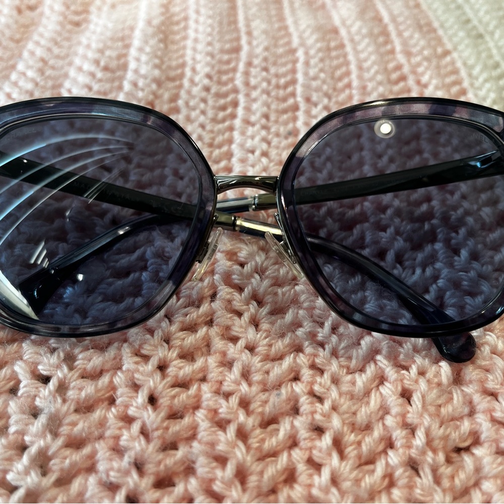 CHANEL Black Frame Blue Lens Oversized Sunglasses - Picture 2 of 10